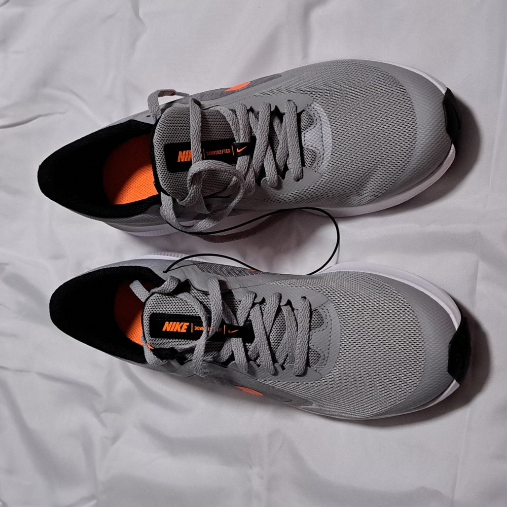 Nike downshifter running shoe kids 6y